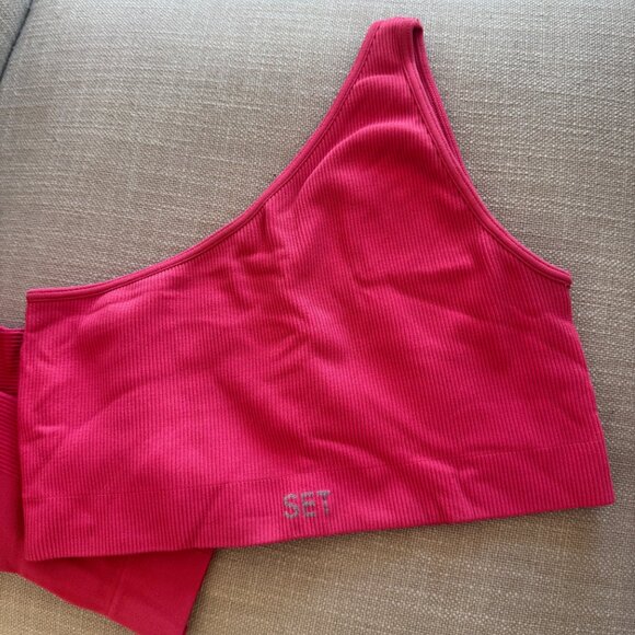 Activewear Set - Picture 2 of 3